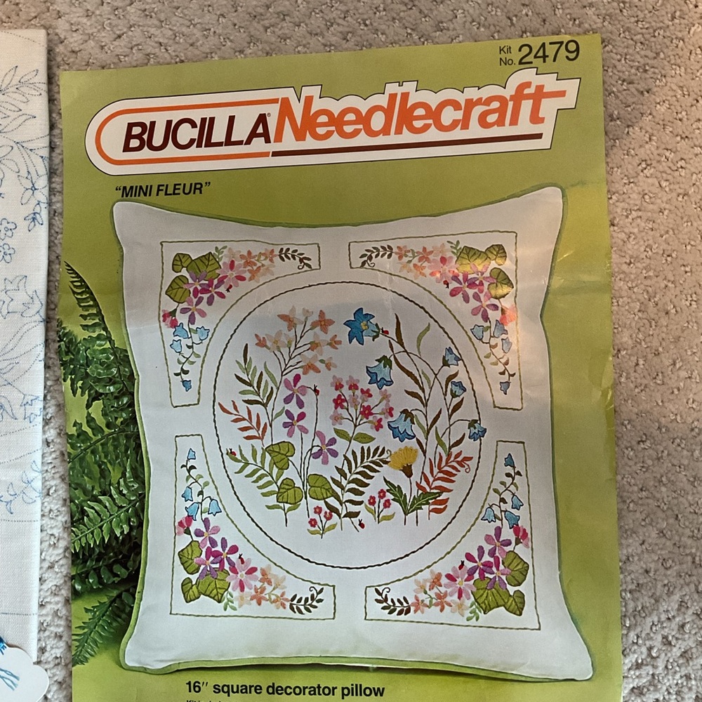 Bucilla Needlecraft Mini Fleur Pillow complete Kit #2479